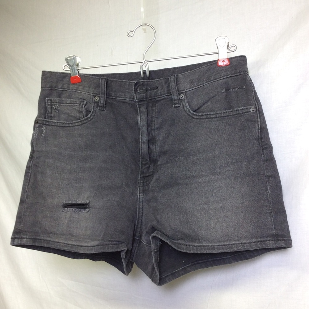 UNIQLO Womens Black Distressed Black Shorts Sz 28”